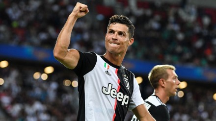 Cristiano Ronaldo il più ricco del calcio: primo bomber miliardario